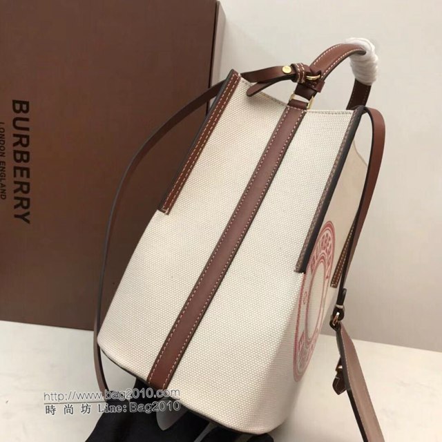 Burberry專櫃新款女包 巴寶莉馬術風格帆布水桶包手腕包肩背包  db1112
